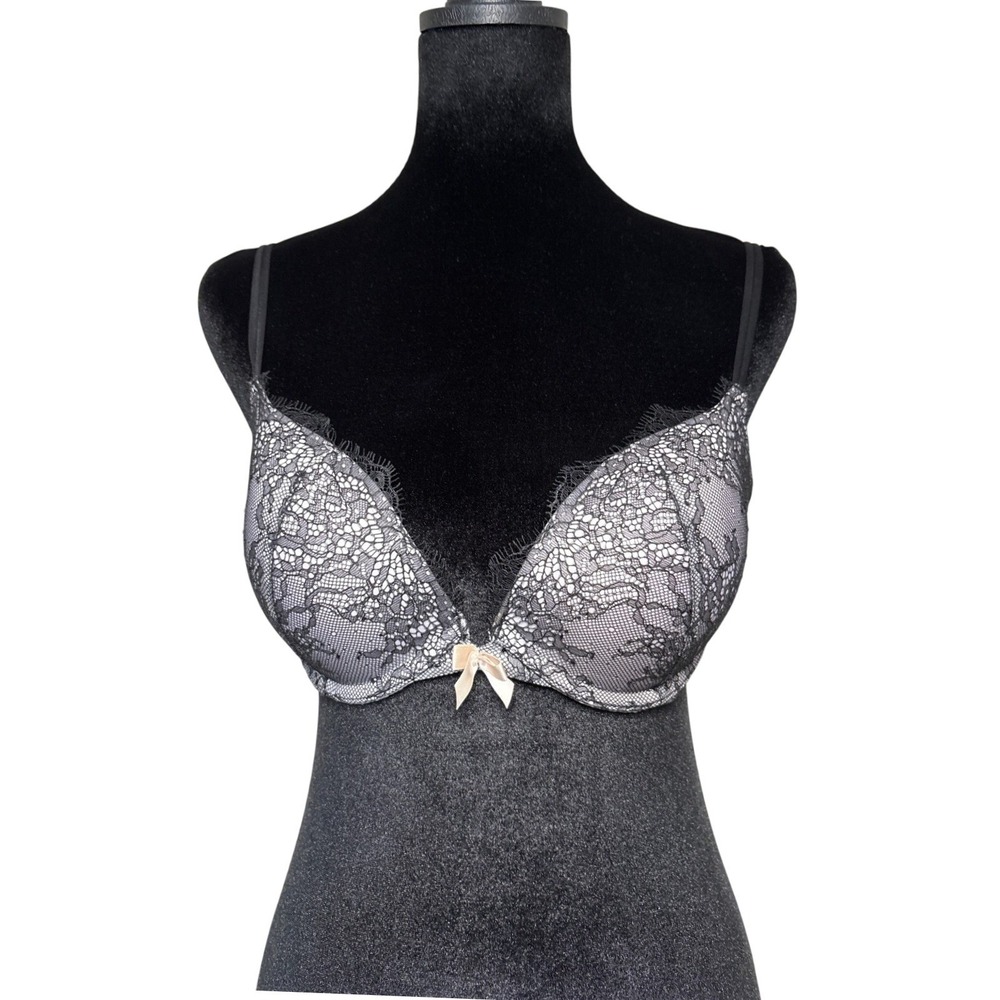 Victoria's Secret Very Sexy Push-Up Bra Black Lace Eyelash Trim 32D Lavender